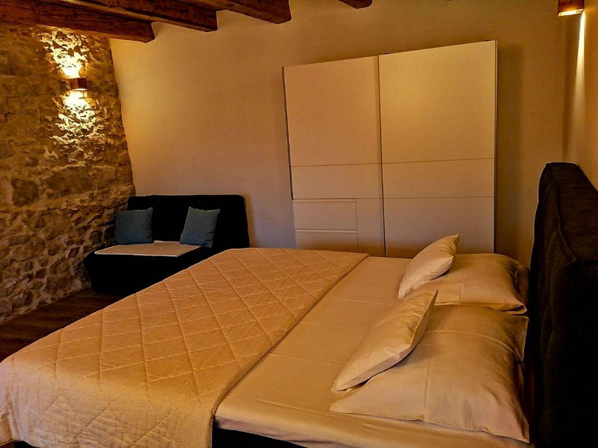 Apartments Dalmatian Stone House Turanj Luaran gambar